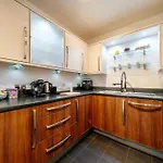 Weston's Penthouse Sleep 11, 8 Beds Free Parking Apartamento