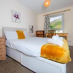 Cosy Arthurs Seat View 4 Bdrm Edinburgh