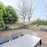 Chic 3-bedroom 2-storey House Near Centre With Free Parking