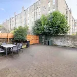 Chic 3-bedroom 2-storey House Near Centre With Free Parking