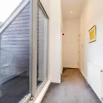 Chic 3-bedroom 2-storey House Near Centre With Free Parking Apartament *