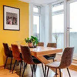 Weston's Penthouse Sleep 10, 8 Beds Free Parking Lejlighed *