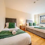 Bottom Of Royal Mile 7 Beds Sleeps 8 3 Bthrooms Lejlighed *