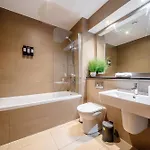 Apartment Weston's Penthouse Sleep 11, 8 Beds Free Parking
