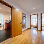 Weston's Penthouse Sleep 10, 8 Beds Free Parking Edinburgh