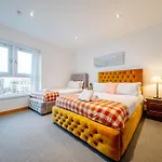 Weston's Penthouse Sleep 11, 8 Beds Free Parking Apartment Edinburgh