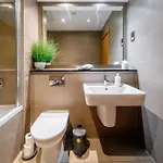 Weston's Penthouse Sleep 11, 8 Beds Free Parking Edinburgh