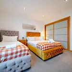 Weston's Penthouse Sleep 11, 8 Beds Free Parking Apartamento