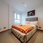 Weston's Penthouse Sleep 11, 8 Beds Free Parking Apartamento