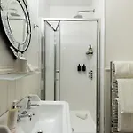 24 Royal Terrace 4* Edinburg