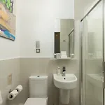 24 Royal Terrace Hotell 4*