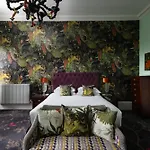24 Royal Terrace Hotel