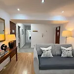 4 Royal Mile Flat Near Castle *