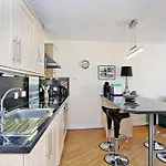 West Bow - Comfy 2 Bed On West Bow Overlooking Grassmarket אדינבורו
