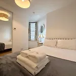 3 Royal Mile Flat Near Castle *