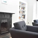 High Street - Modern Scandi Design In The Heart Of The Old Town! * Edinburgh