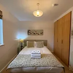 Daire Holyrood With Parking & Lift Access *