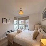 Holyrood With Parking & Lift Access Edinburgh