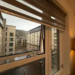 Holyrood With Parking & Lift Access * Édimbourg