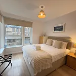Holyrood With Parking & Lift Access