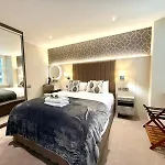 شقة Modern 3 Bedroom Apartment, West End *