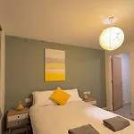 15 Mins To Princes Street Spacious Lakeside With Free Parking 公寓 *