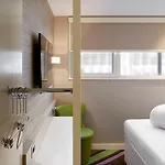 Hub Centre - Royal Mile מלון