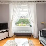 Modern Holyrood Family Retreat Дом отдыха