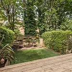 Modern Holyrood Family Retreat *