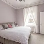 Дом отдыха Modern Holyrood Family Retreat
