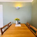 Peaceful Central Accessible Home With Great Amenities& Free Parking *
