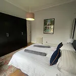 Victorian With Car Parking In Driveway, Murrayfield شقة