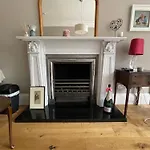 Victorian With Car Parking In Driveway, Murrayfield