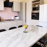 Luxury Victorian 5 Bedroom By Lady Road
