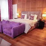 Tigerlily Hotel 4*
