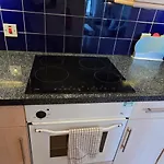 Grindlay Street Residence, 2 Bedroom, 2 Bathroom Close To Castle דירה