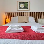 Grindlay Street Residence, 2 Bedroom, 2 Bathroom Close To Castle *