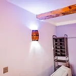 Lovely 2 Bedroom B-listed Converted Whisky Bond Apartmán
