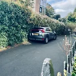 Stylish Georgian Garden + Secure Parking