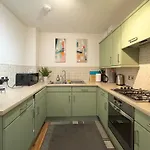 Sunny Spacious Retreat Near Royal Mile With Free Parking And Lift Апартаменты *