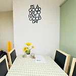Sunny Spacious Retreat Near Royal Mile With Free Parking And Lift