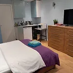 Privatunterkunft The Retreat Edinburgh, 2-minute Walk To Bus Stop *