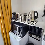 Double With Shared Bathroom Near The Shore And Tram Πανσιόν *