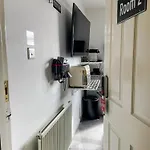 Double With Shared Bathroom Near The Shore And Tram إدنبرة