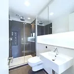 Stylish 2br In Quartermile Balcony & Garden View Апартаменты *