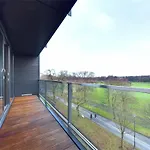 Stylish 2br In Quartermile Balcony & Garden View Апартаменты