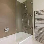 Stylish 2br In Quartermile Balcony & Garden View