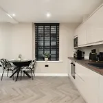 Sovo - South Lane - Centre 3*
