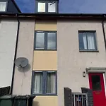 3 Floors, 4 Bedroom House With A Private Driveway! * Edinburgh