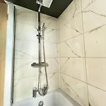 בית נופש Near Airport Stadium Zoo- Pets- Parking- Sleeps 10